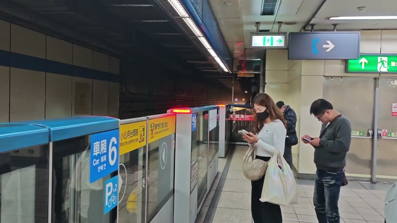 台北捷運 板南線 C321 216-141/142 西門站 進站