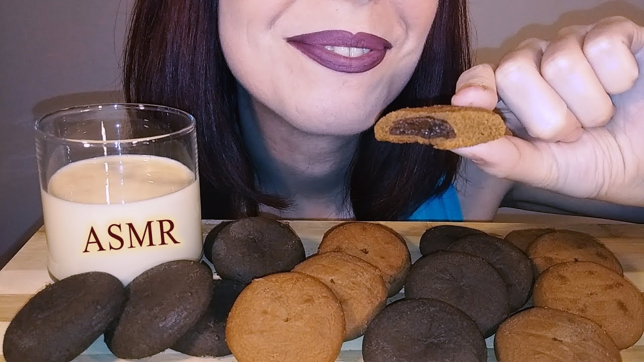 ASMR Dessert: Crunchy Cookies with Hazelnut Praline Filling & Milk | Whispering