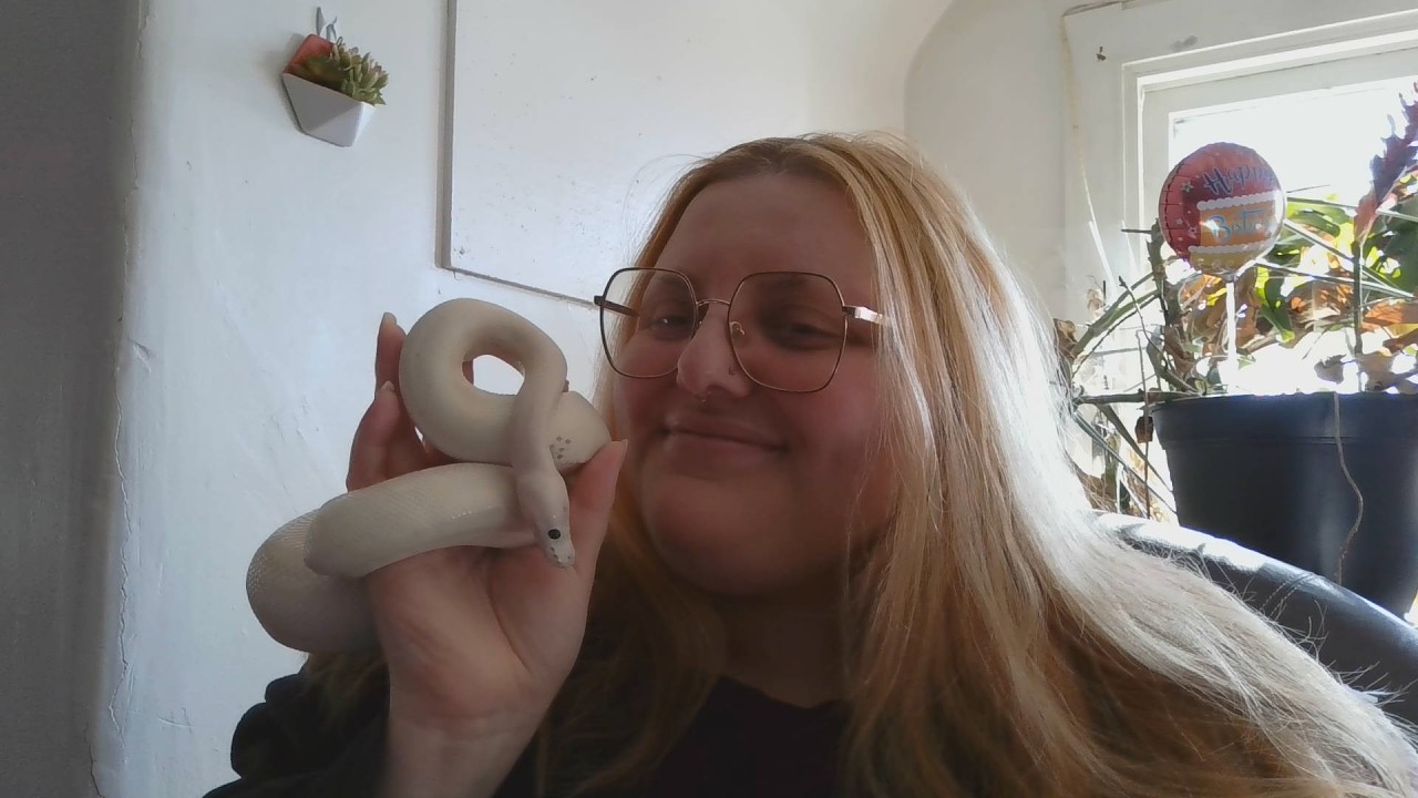 Positive Affirmations for Sleep with Glitter ASMR (whispering, soft spoken, show and tell)