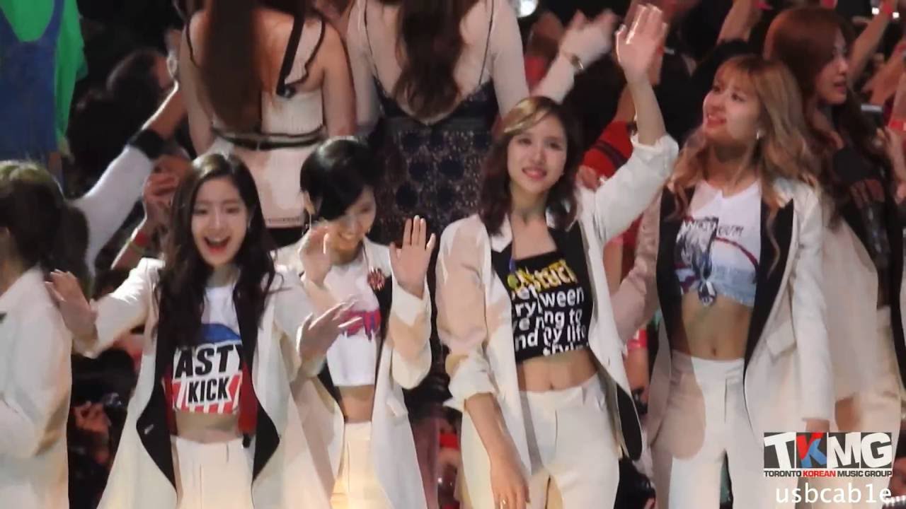 [160731] KCON LA 2016 Twice Concert Closing + Confetti Fight