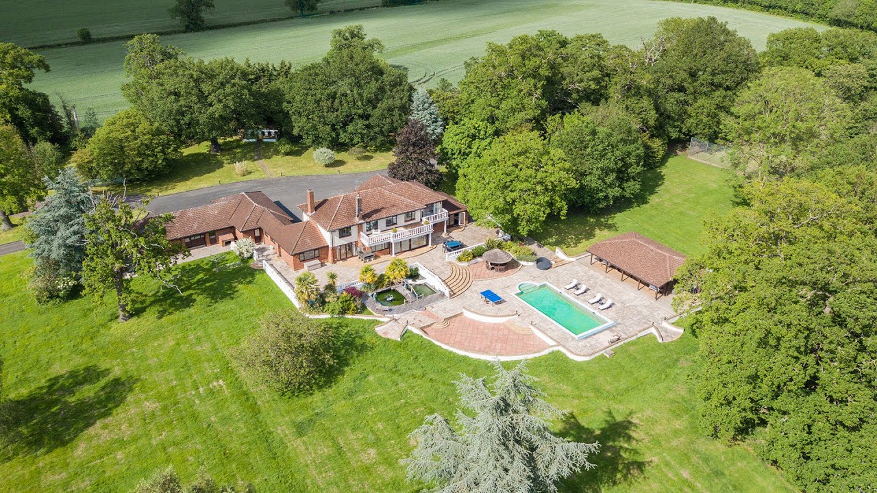 The Villa Mansion - North London / Potters Bar - Luxury Staycation Rental & Film Location Space Hire