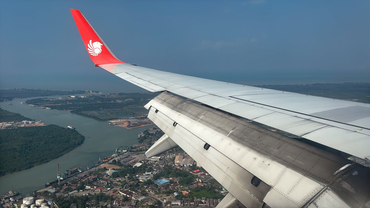 Lion Air B737-800 landing in Depati Amir Airport, Pangkal Pinang