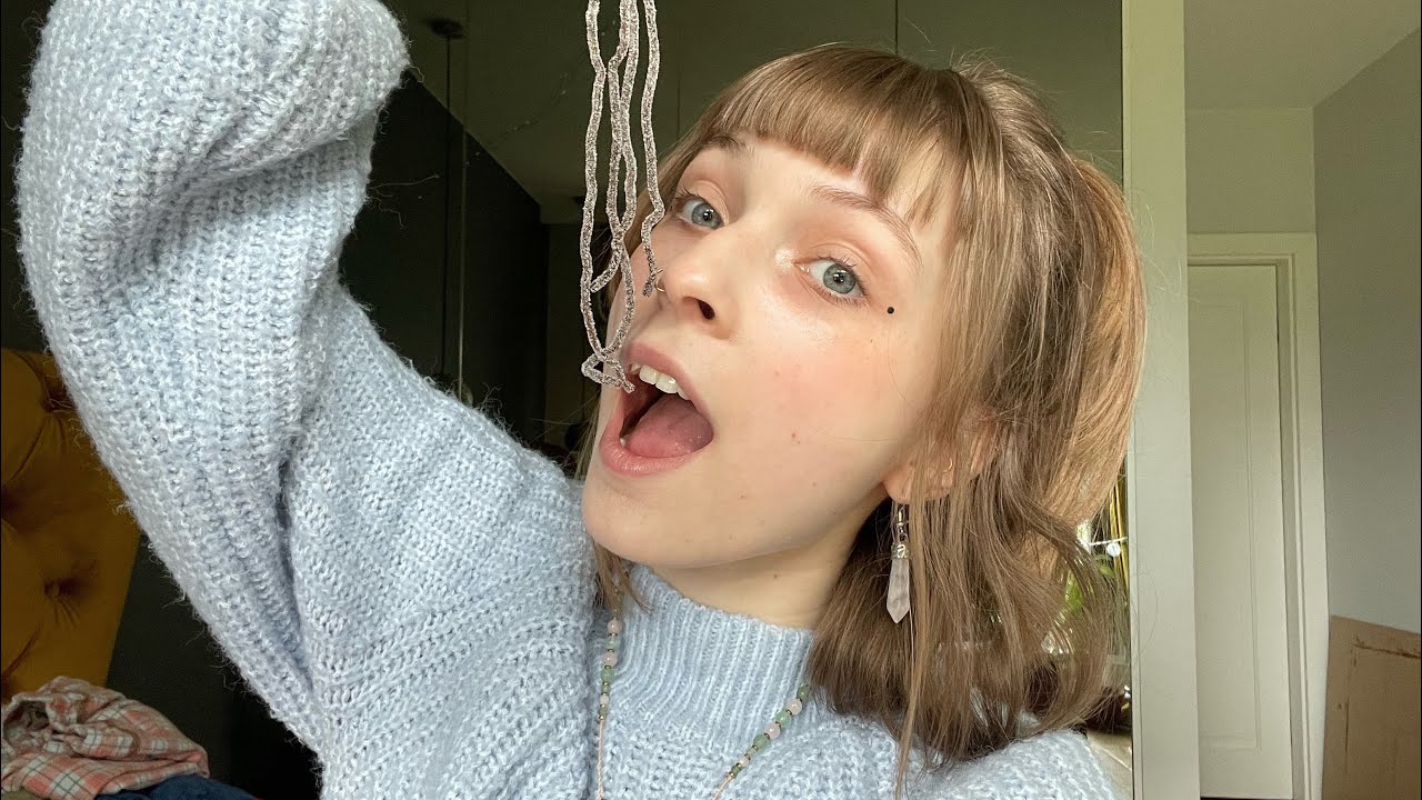 ASMR lo-fi chewing spaghetti gummies (mouth sounds) 🦑