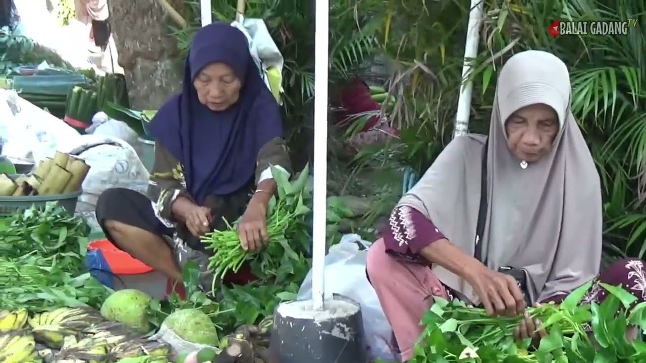 SUASANA PASAR TRADISIONAL TANJUNG AUR