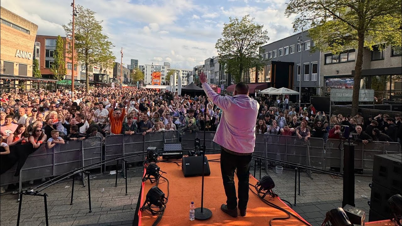 Danny Lit - Even aan me moeder vragen. Bevrijdingsfeest Grote Markt Almere 2024.
