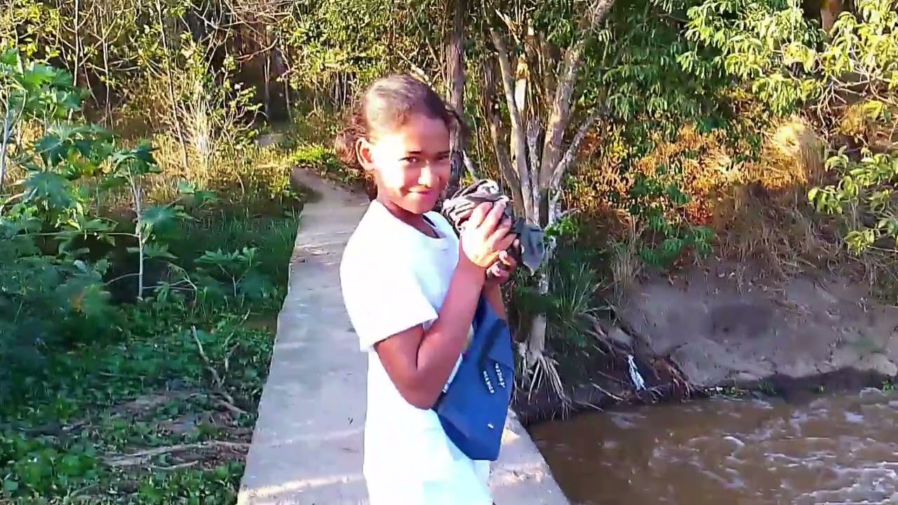 Muita gente só pegando de saco cheio de peixe  depois de uma grande trovoada na cabeceira do rio