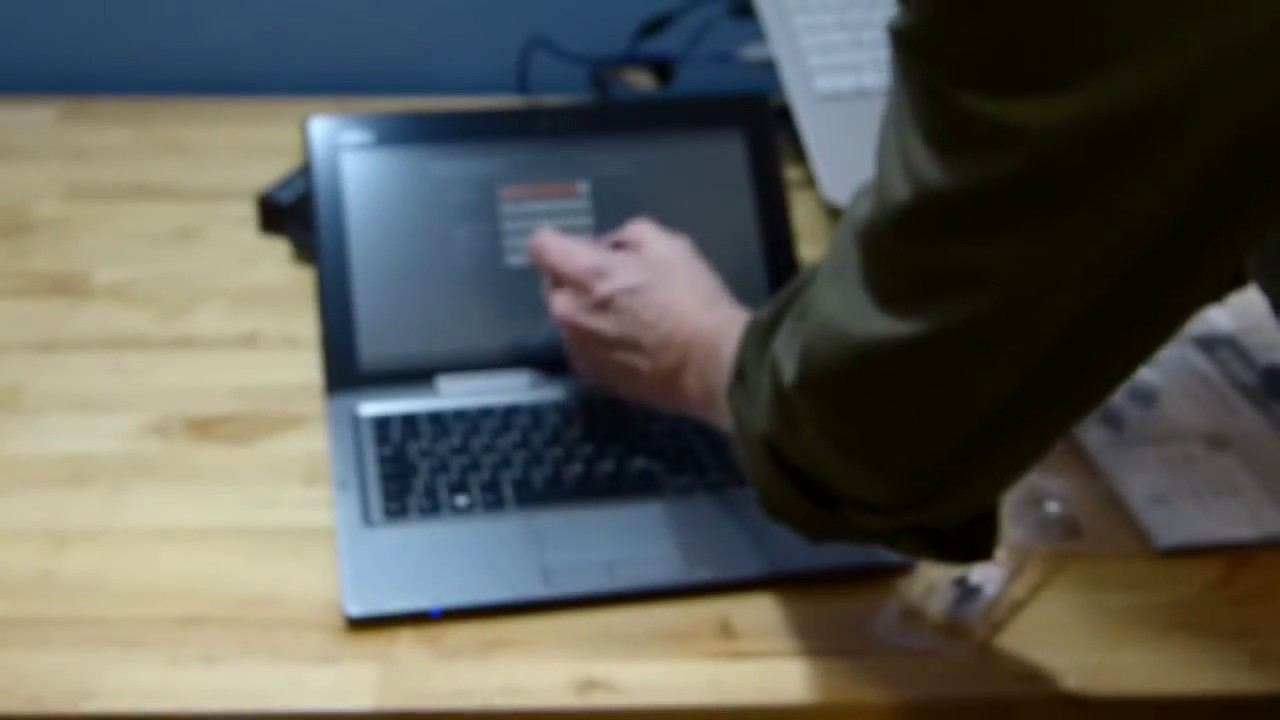 Fujitsu Stylistic Q702 Hybrid Unboxing and Overview by Chippy