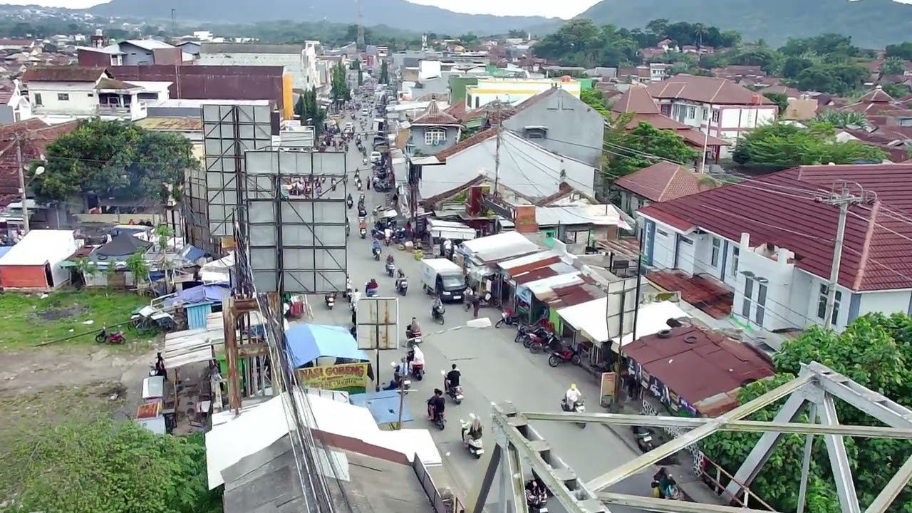Suasana ngbbuburit di Bumiayu menjelang maghrib