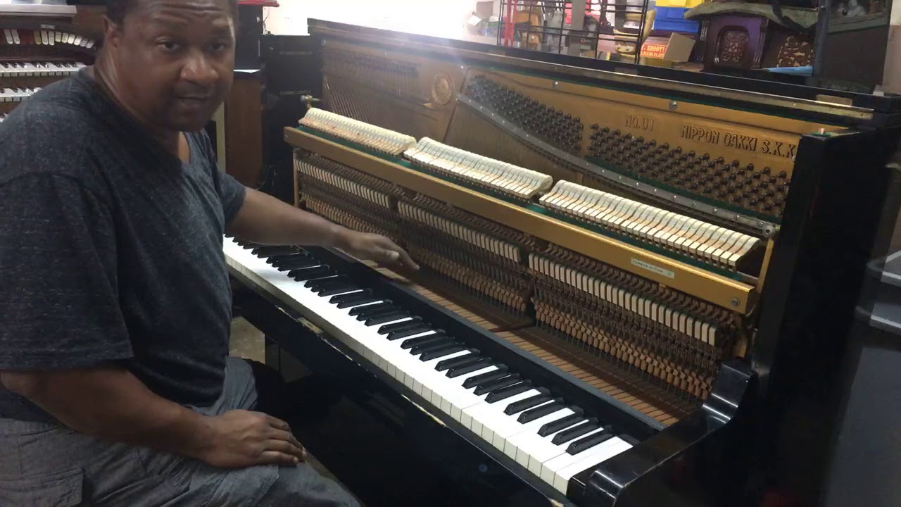 Kris Nicholson playing ragtime on a De-tuned 1978 Yamaha U1