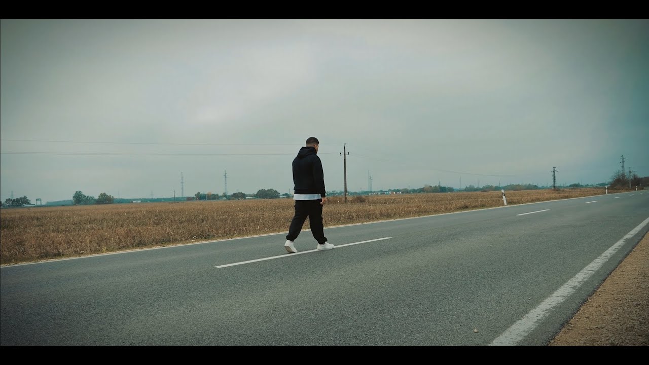 C2SH - K&ouml;nnycsepp a zongor&aacute;n (Official Music Video)