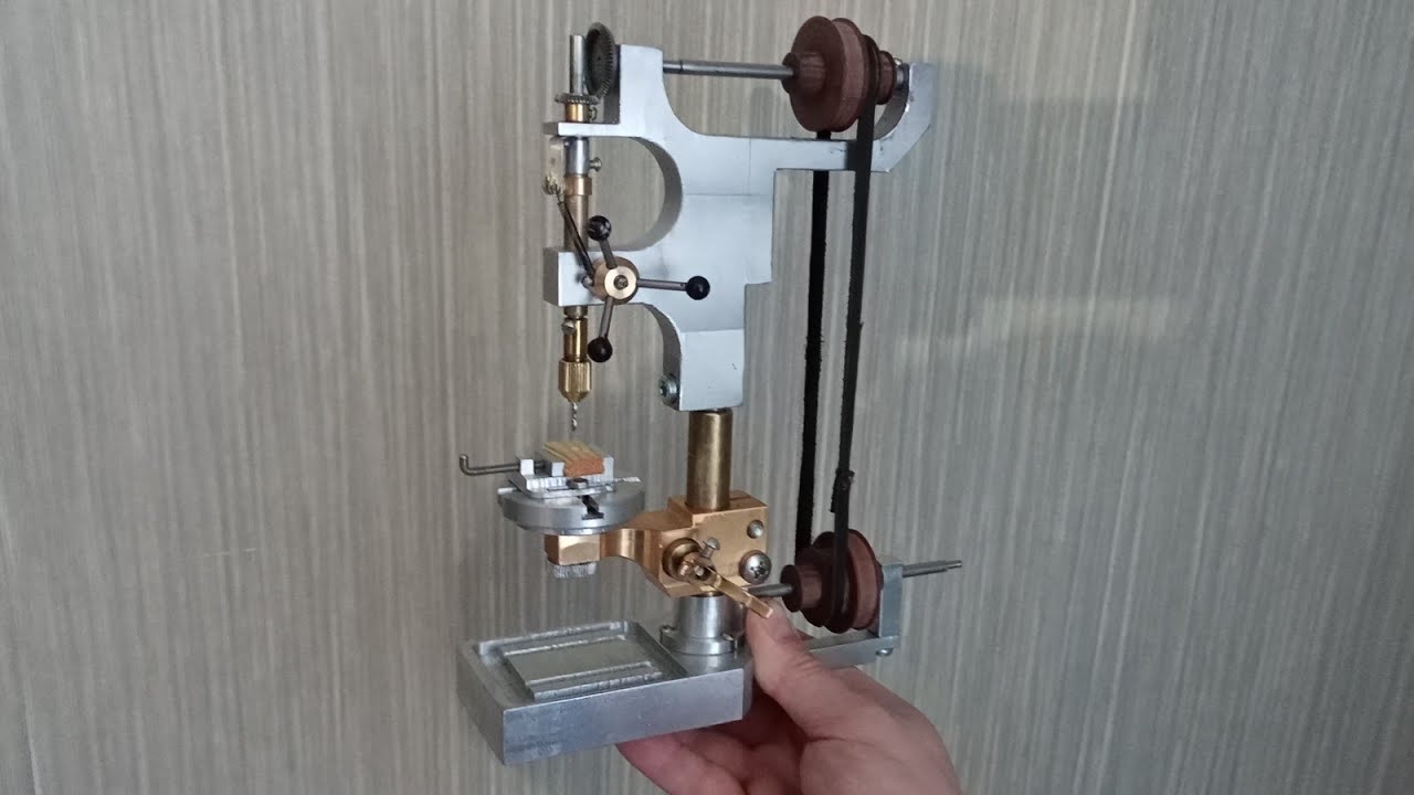 Большой сверлильный станок модель-миниатюра