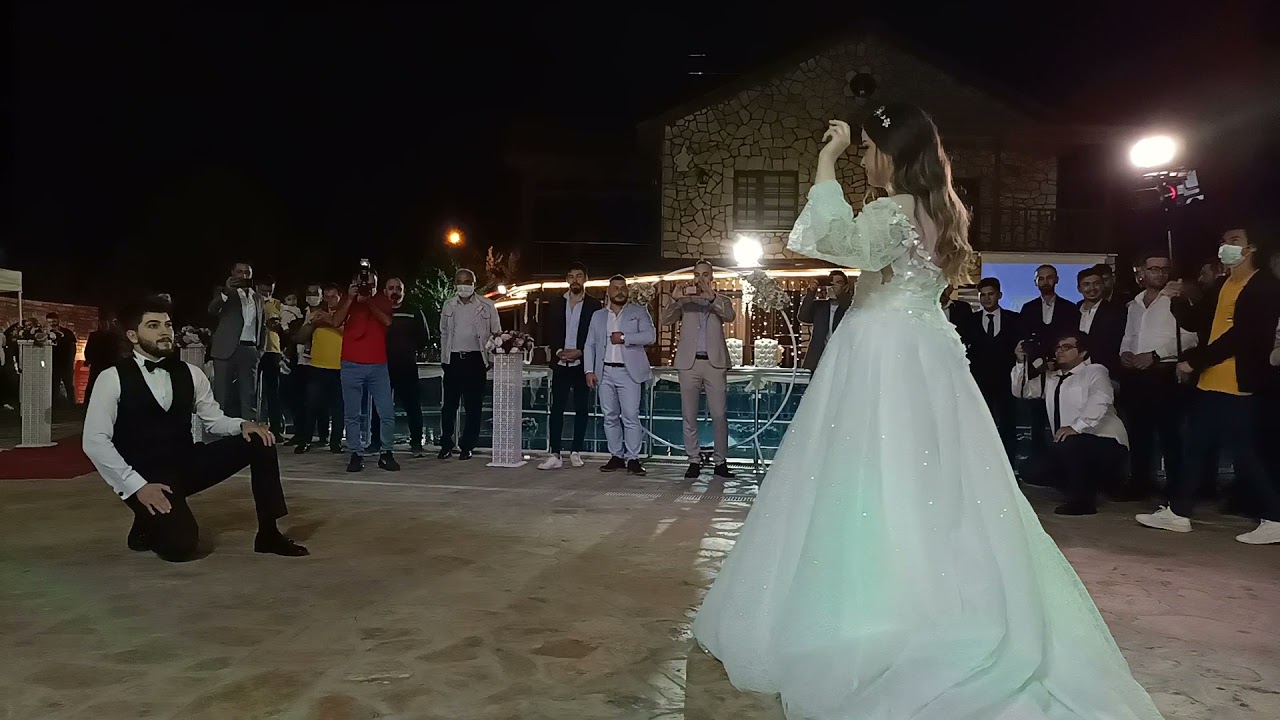 Düğünde gelin ve damattan harika ÇAKAL ÇÖKERTEN zeybeği (Çakal Çökerten zeybeği nasıl oynanır?)!!
