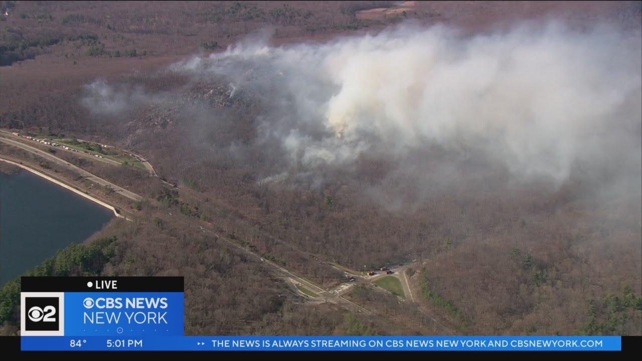 Crews battle brush fire in West Milford