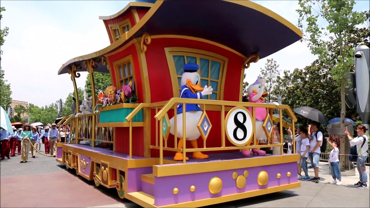 Mickey and Friends Express Parade - Shanghai Disneyland - Shanghai Disney Resort