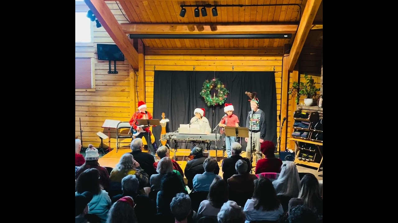 ChildStew performs "Pat-a-pan" with original lyrics 