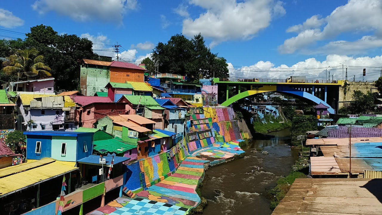 Explore Kampung Warna Warni Jodipan Malang 