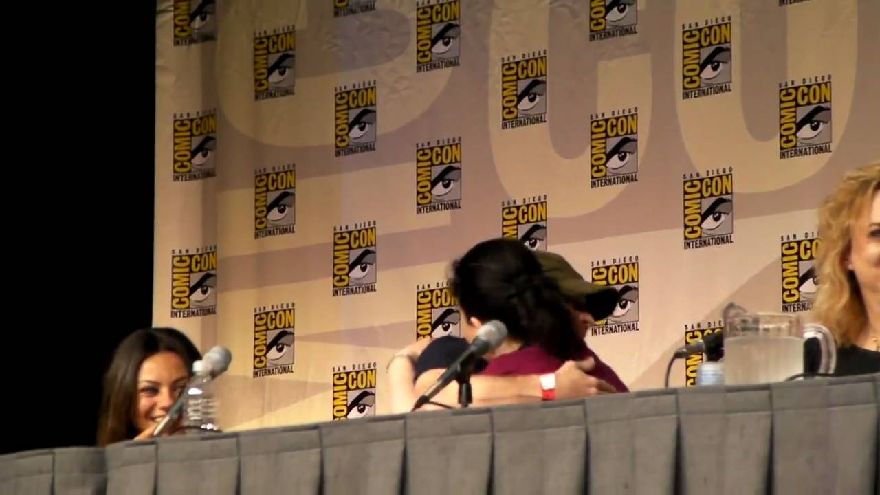 Family Guy Comic Con 09 - Getting along a little too well