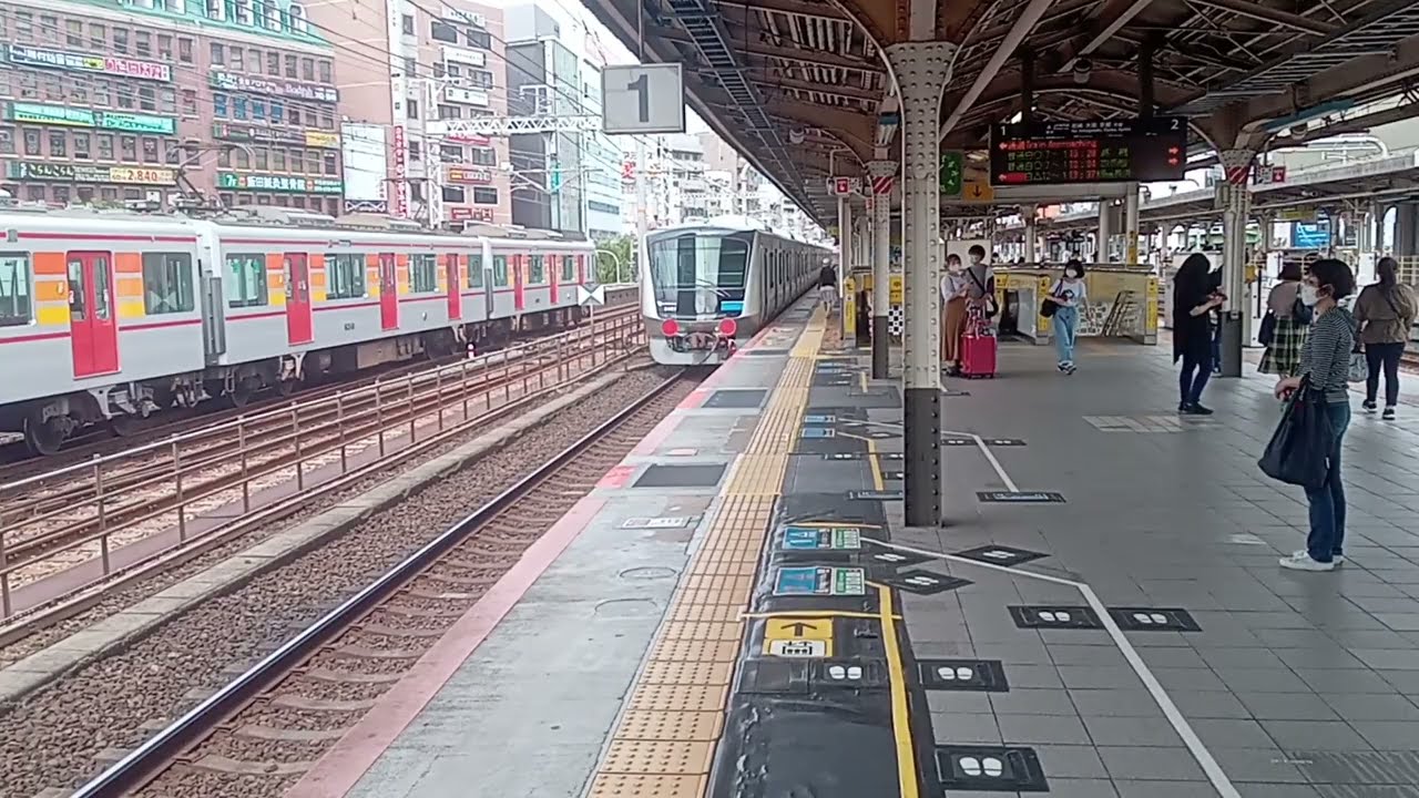 川崎重工出場車両(小田急電鉄甲種輸送.通過時警笛あり)JR東海道本線・三ノ宮を13時25分頃に通過するDD200-3号機+5000形10両新松田行