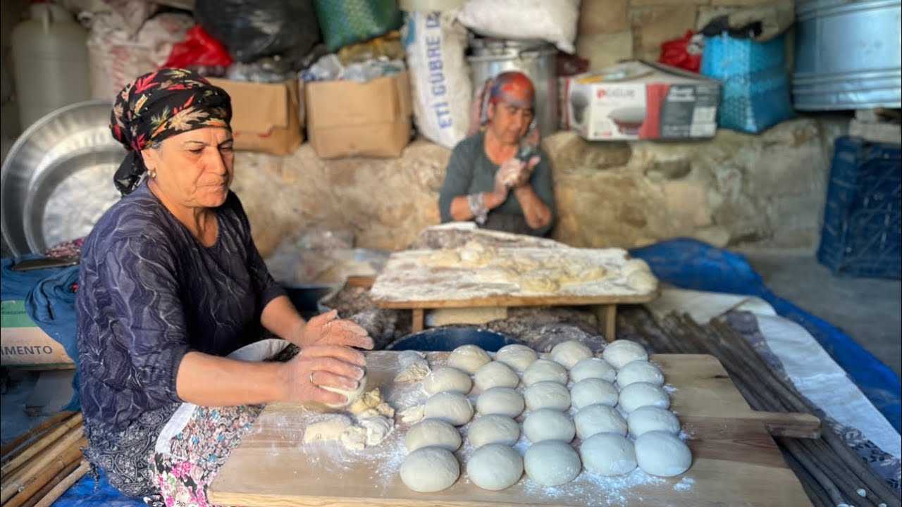 KÖY HAYATI BAYRAM YUFKA EKMEĞİ GÖZLEME YAPIMI | TEYZEM GELİNLİK KÖY EVİ PERDELERİ