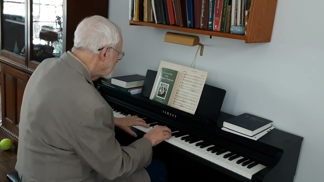Amateur with New Piano plays 'O Holy Night'