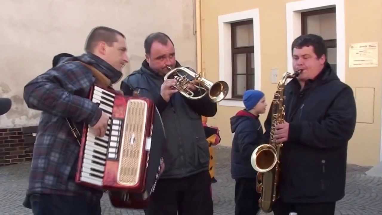 Kalíšci LIVE - Jemnice - Maškarní průvod po náměstí - 1.3.2014