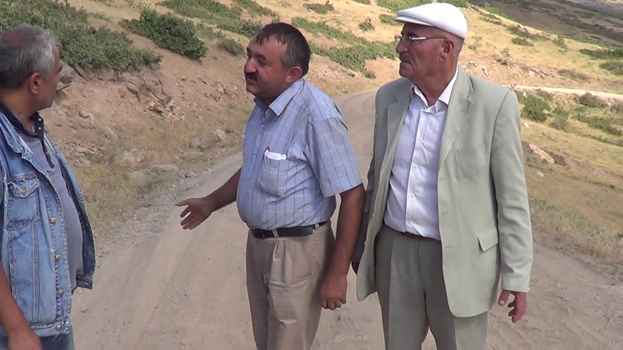 GÜROYMAK ÇITAK KÖYÜ MUHTARI REFİK SEVİNÇ KÖY YOLUMUZ TAŞLI TARLA GİBİ ASFALTLANMALI
