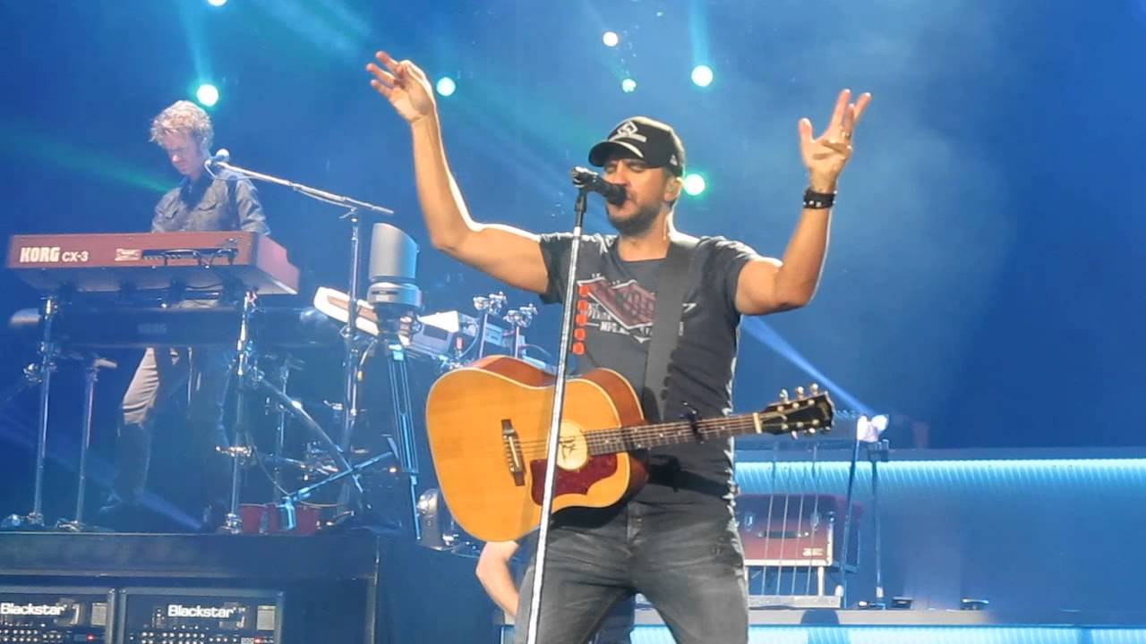 Luke Bryan Huntin,' Fishin' And Lovin' Everyday Live Bryce Jordan Center