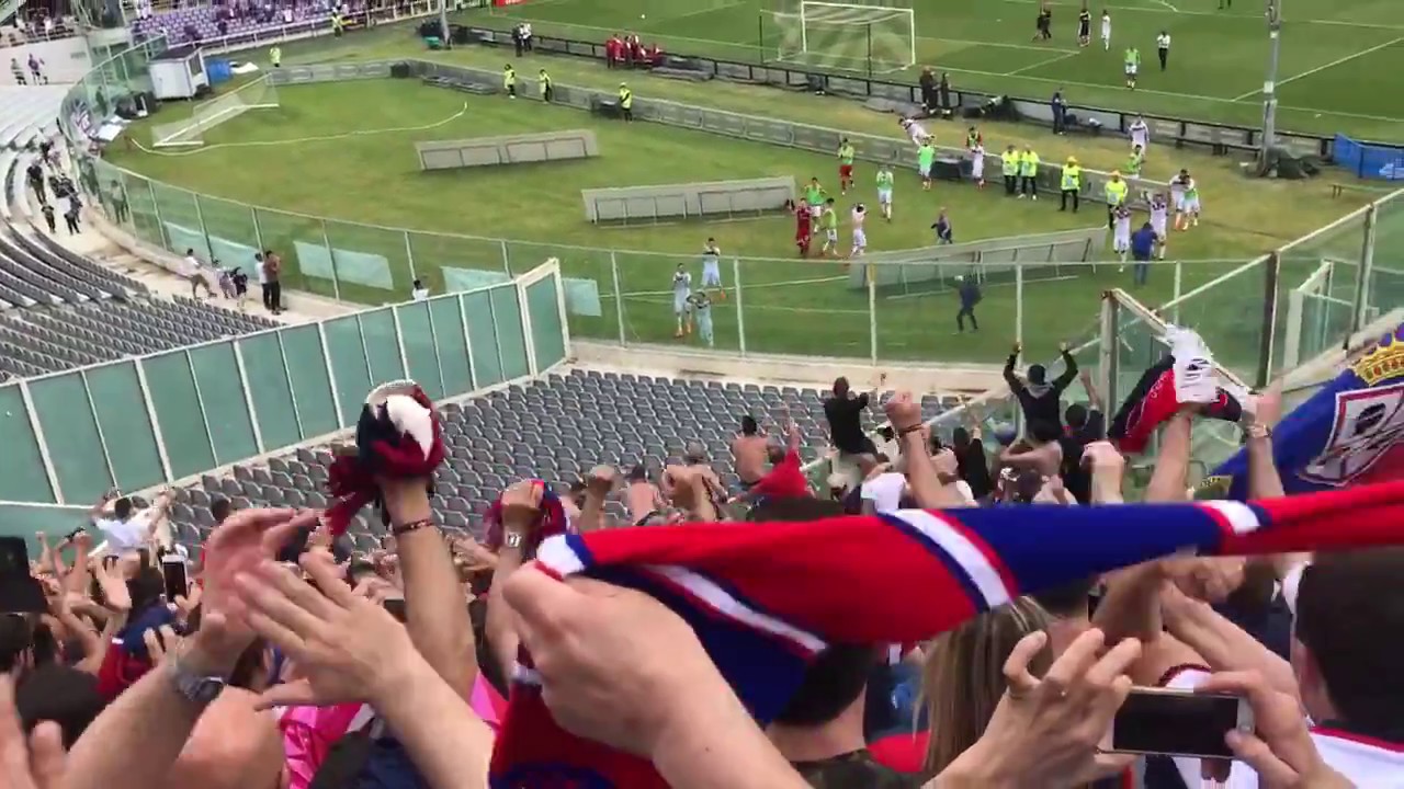 Fiorentina Cagliari 0-1 13/05/2018 settore ospiti fischio finale + saluti giocatori