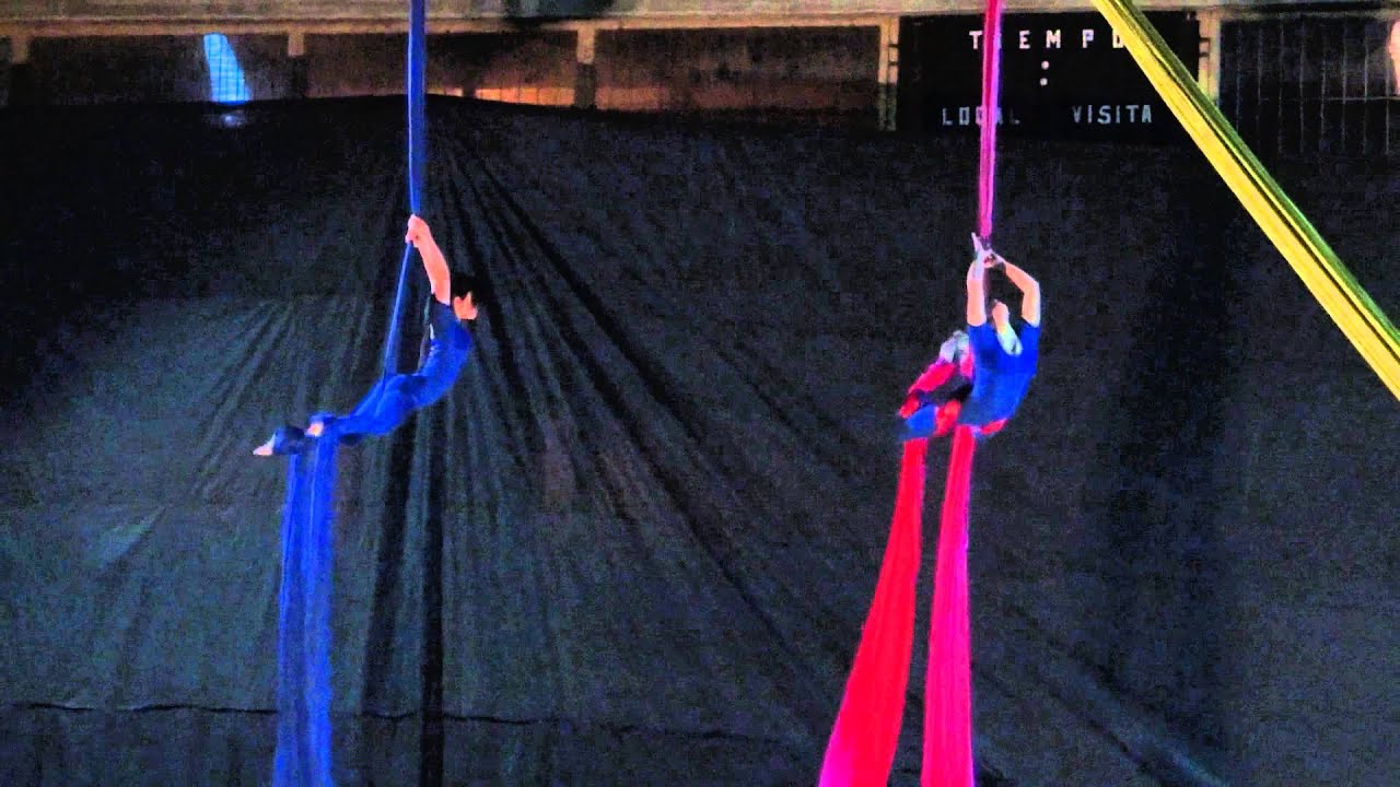 Acrobacia en tela, muestra agosto.