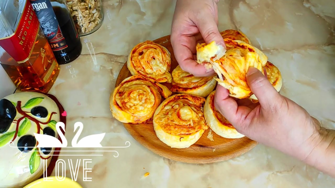 Рулет из слоеного теста со вкусом пиццы. Быстрый и легкий завтрак! Попробуй это!