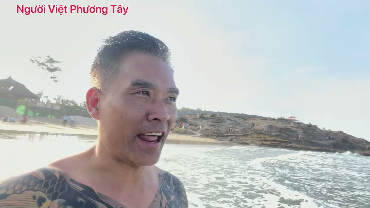 Việt Kiều Ăn Chơi - Tắm Biển- Phơi Nắng Tại Thành Phố Phan Thiết Mũi Né - Phần 002