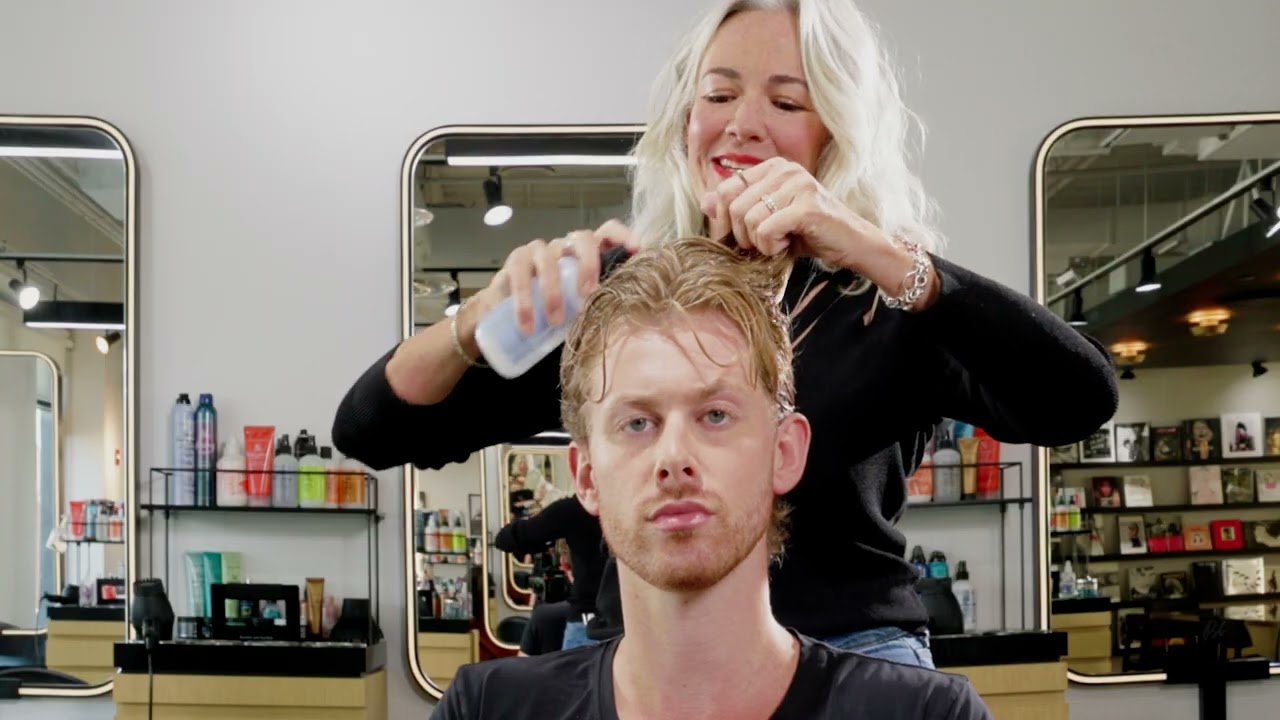 How to Use: Thickening Spray | Bumble and bumble.