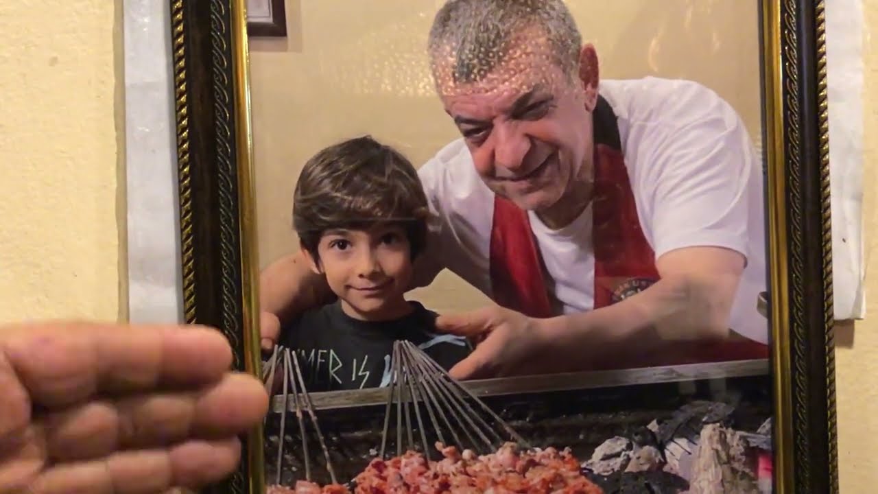 # KENAN OCAKBAŞI :50 SENELİK KEBAPÇI KENAN USTA: SANAATÇILAR, SİYASETÇİLER,ŞARKICILAR, TURİSTLER 2.b
