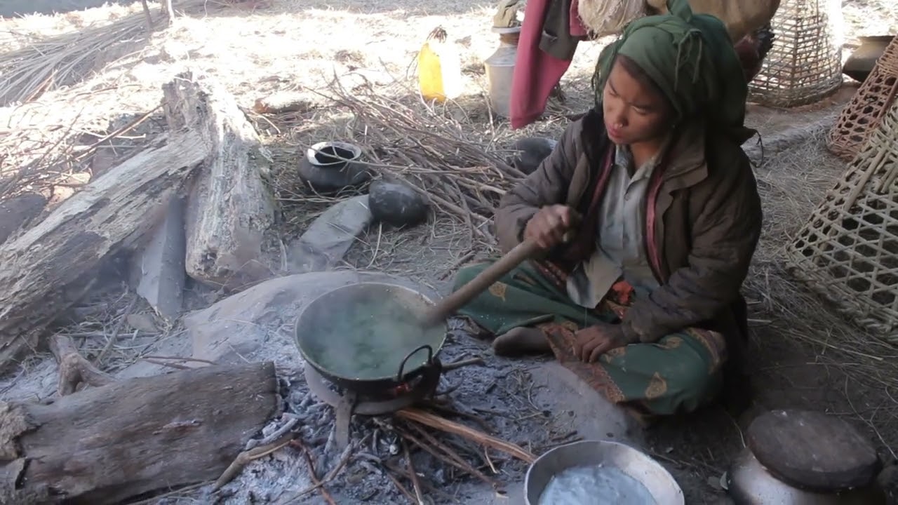 Cooking green leaves of nettles by using primitive technology || Village life