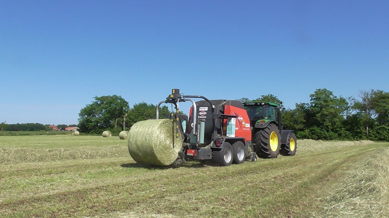 John Deere 6150 R Presst Heuballen mit einer Kuhn VBP 2160 (Sound!!!)