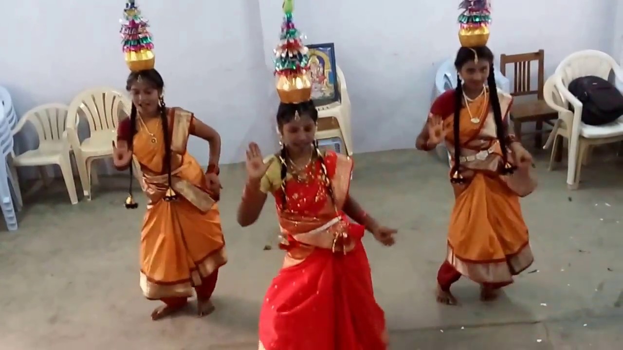 TAMIL DANCE IN KARAKATTAM in college 2017