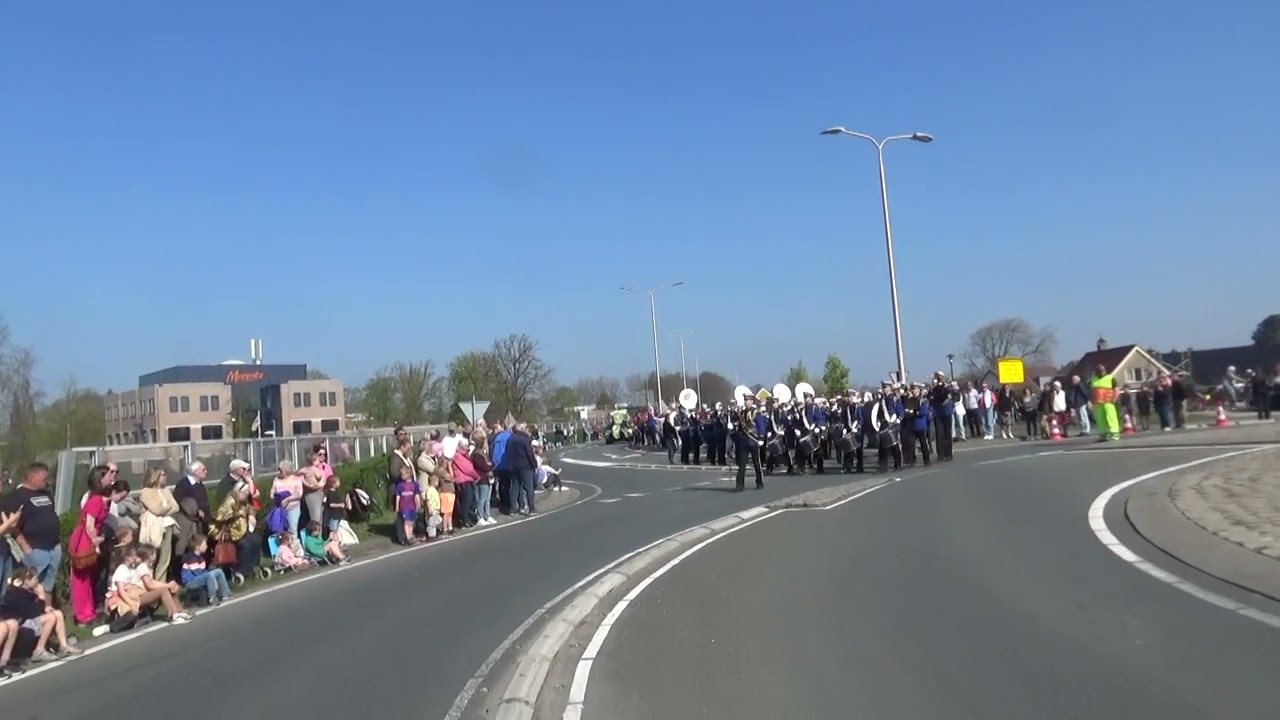 Marchingband  Irene Hasselt tijdens Bloemencorso Bollenstreek 2025