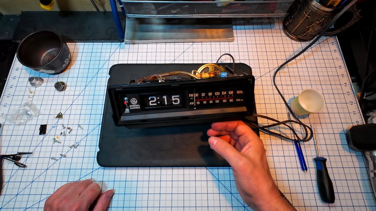 Repairing a Vintage General Electric GE Flip Clock Radio Alarm Clock 7-4305B