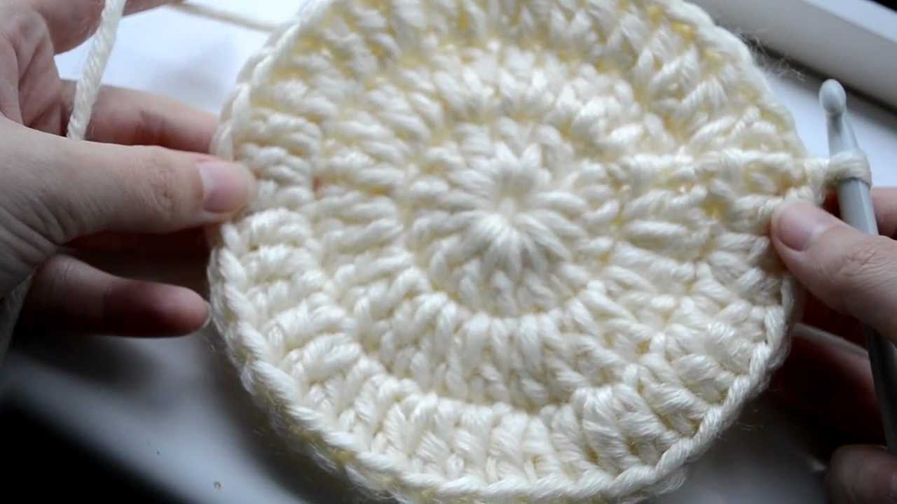 How to crochet a circle with three rounds -  Part 1 of 3