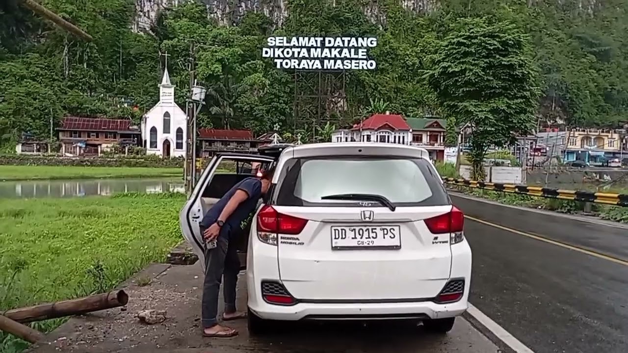 Masih dalam perjalanan menuju tanah toraja dengan dua bocah yang bertengkar sepanjang jalan😅
