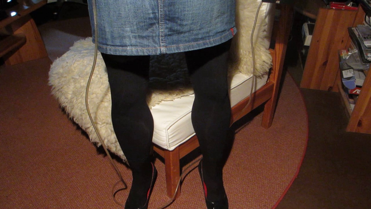 2017 03 08 Leggingbl&auml;hung  mit Latexhandschuh
