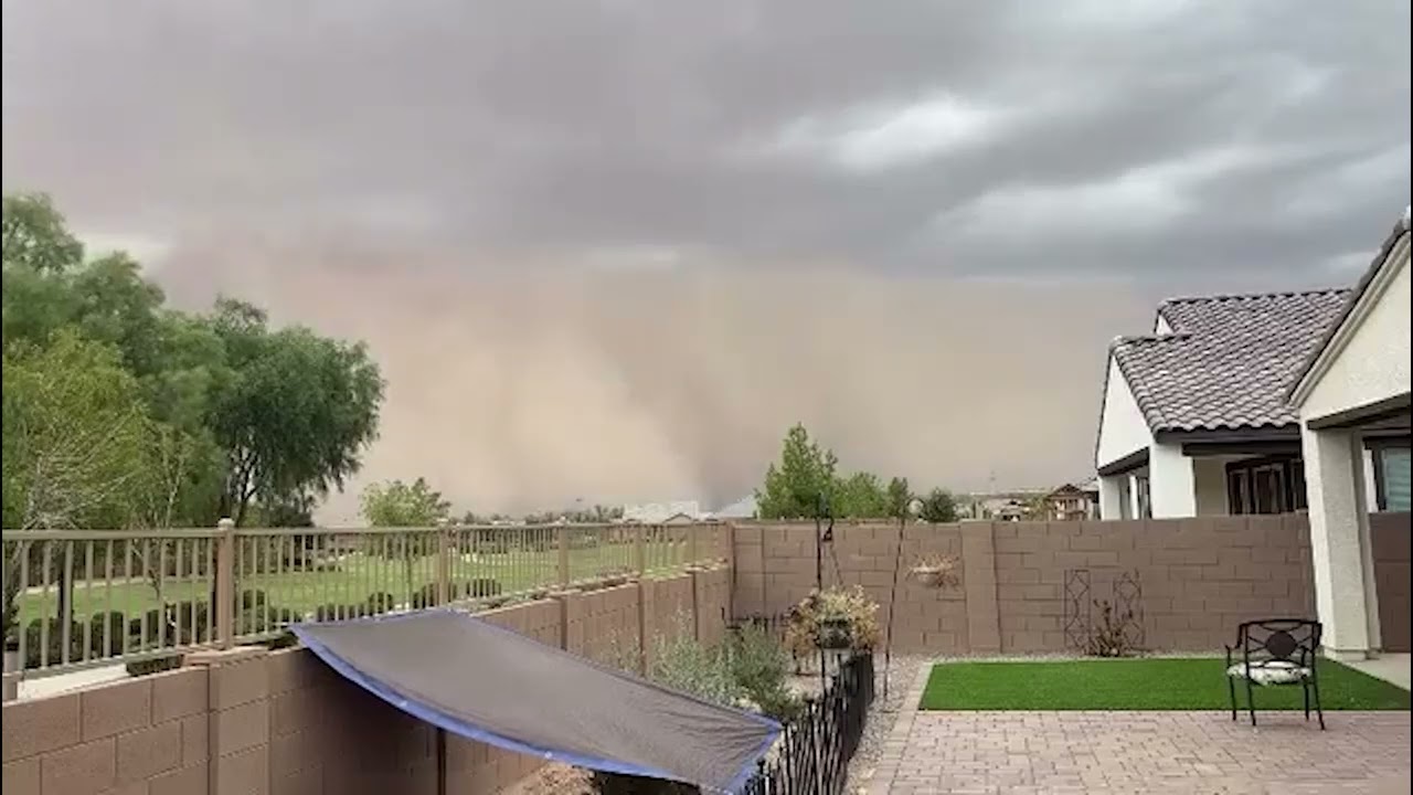 Timelapse Shows Wall of Dust Sweeping Through Phoenix