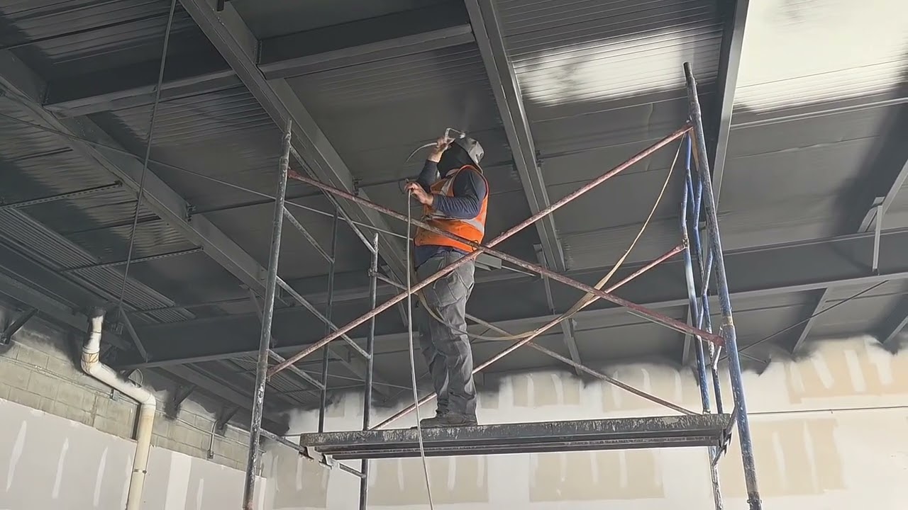 APLICACIÓN DE PINTURA SOBRE CUBIERTA Y ESTRUCTURA 