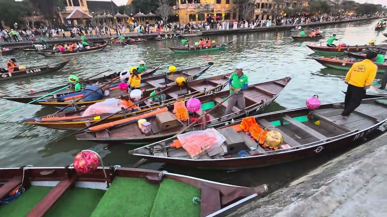호이안 본투강  등불 소원 2월6일