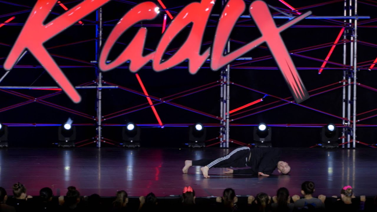 KWABS - "SOMETHING RIGHT" SOLO PERFORMANCE BY CHAZ BUZAN