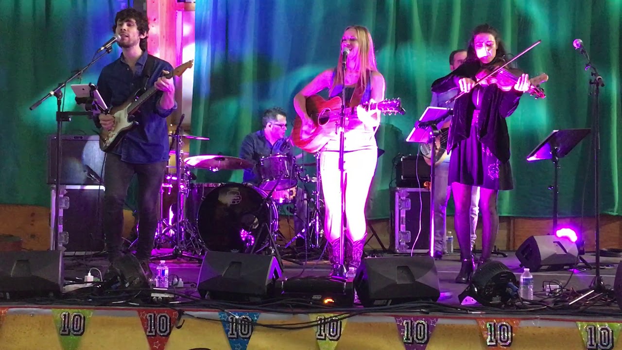 AZILIZ MANROW chante Tornado...