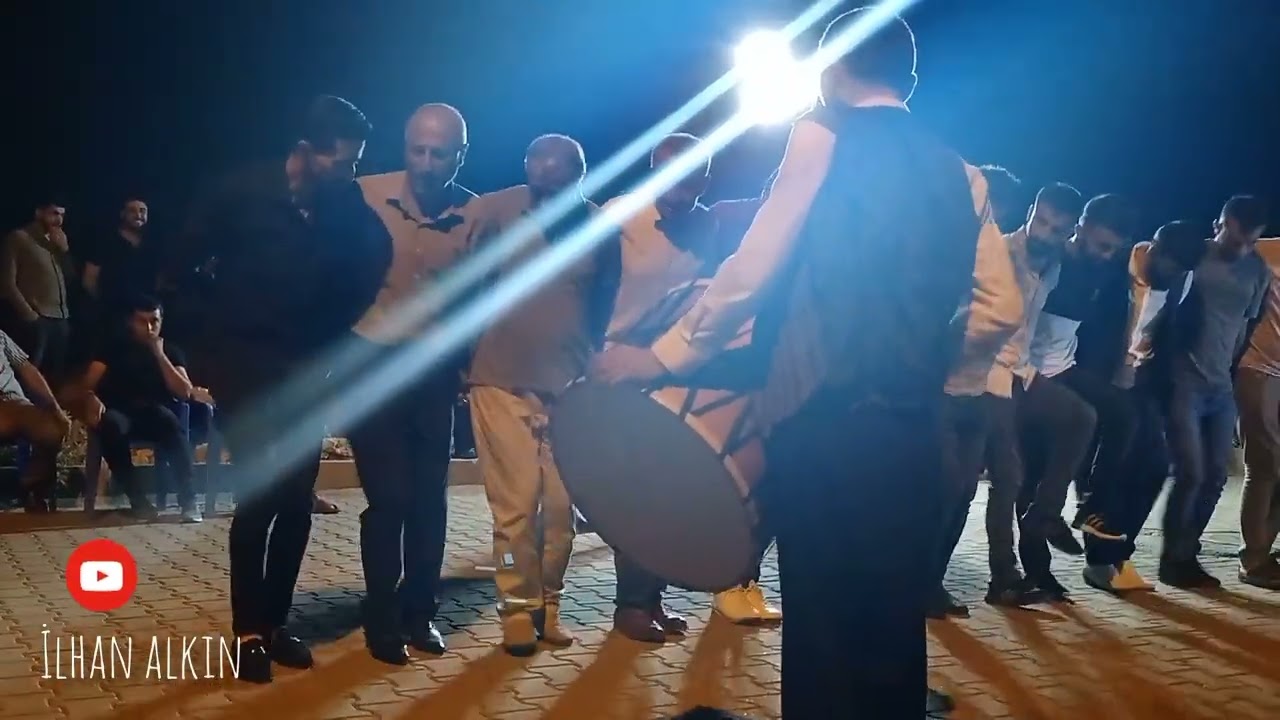 bager emin geceyi titreten halay çok güzel çalıyor