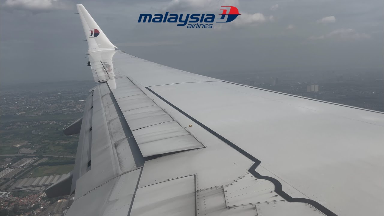 Malaysia Airlines B737 MAX 8 landing at Surabaya Juanda