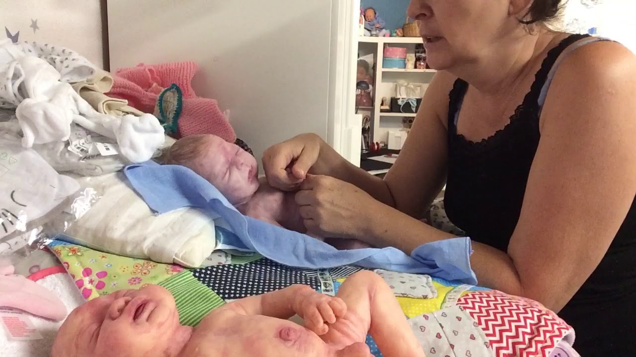 Vollsilikonbaby Romeo und David werden für die neue Mami angezogen ❤️🌞❤️
