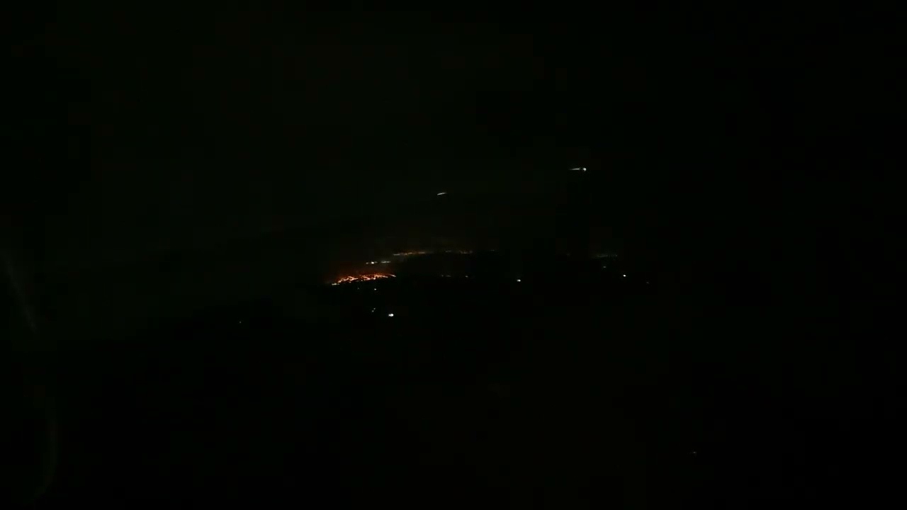 Pouso noturno em VCP com nuvens baixas na curta final - Embraer E2